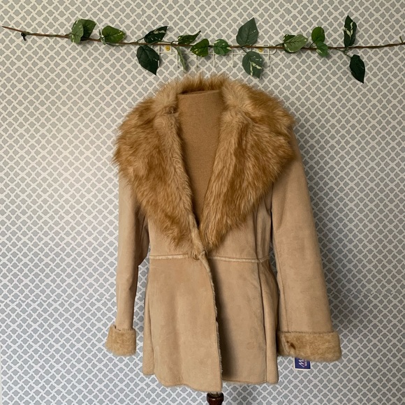 Guess Jackets & Blazers - NWT Guess Shearling Suede coat
